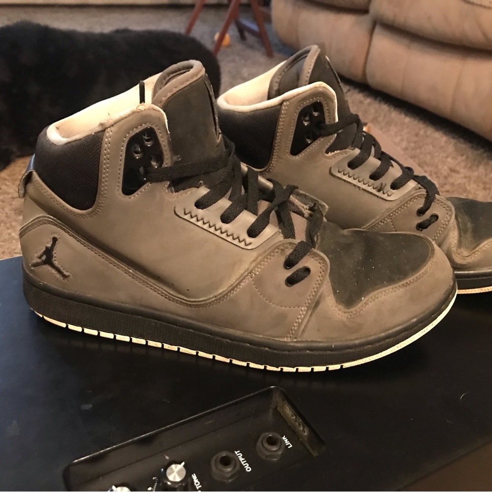Jordan Shoes - Picture 2 of 5